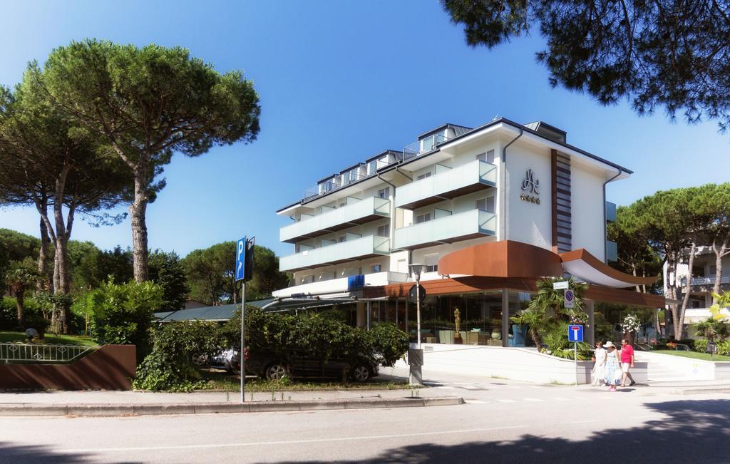 Hotel Arizona Lignano Sabbiadoro Exterior photo